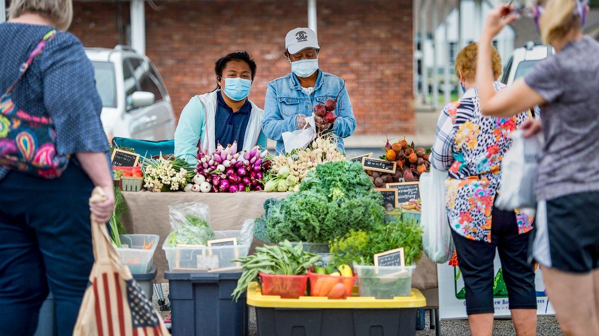 Here’s your guide for farmers market season in Kansas City: What’s open & where to go