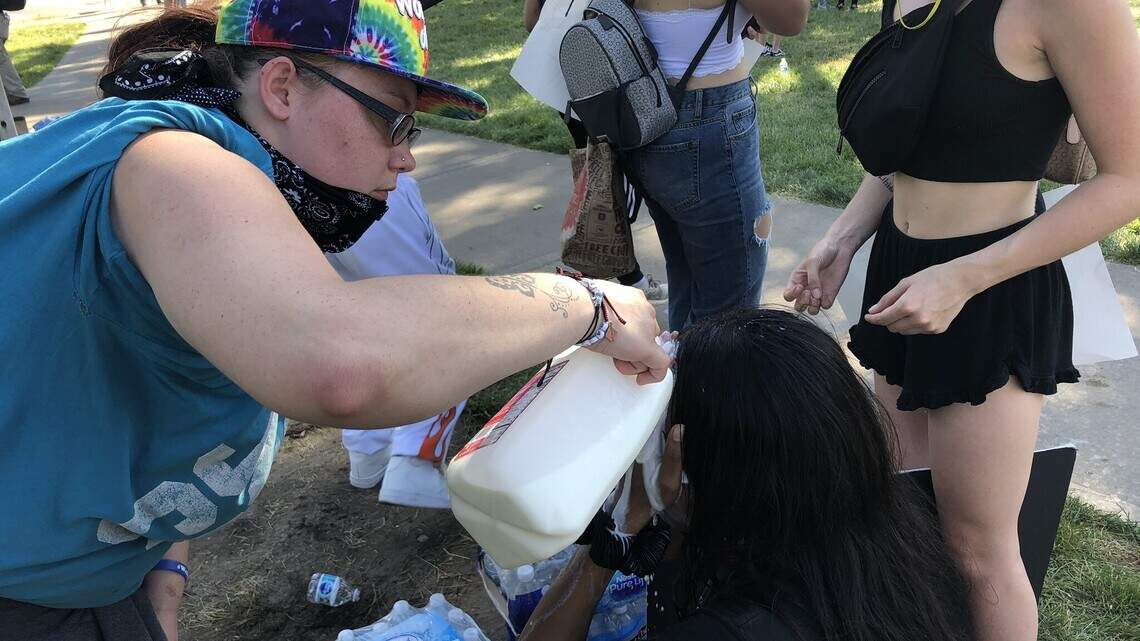 Soon after Lucas and KCPD chief kneel with Plaza protesters, police use pepper spray