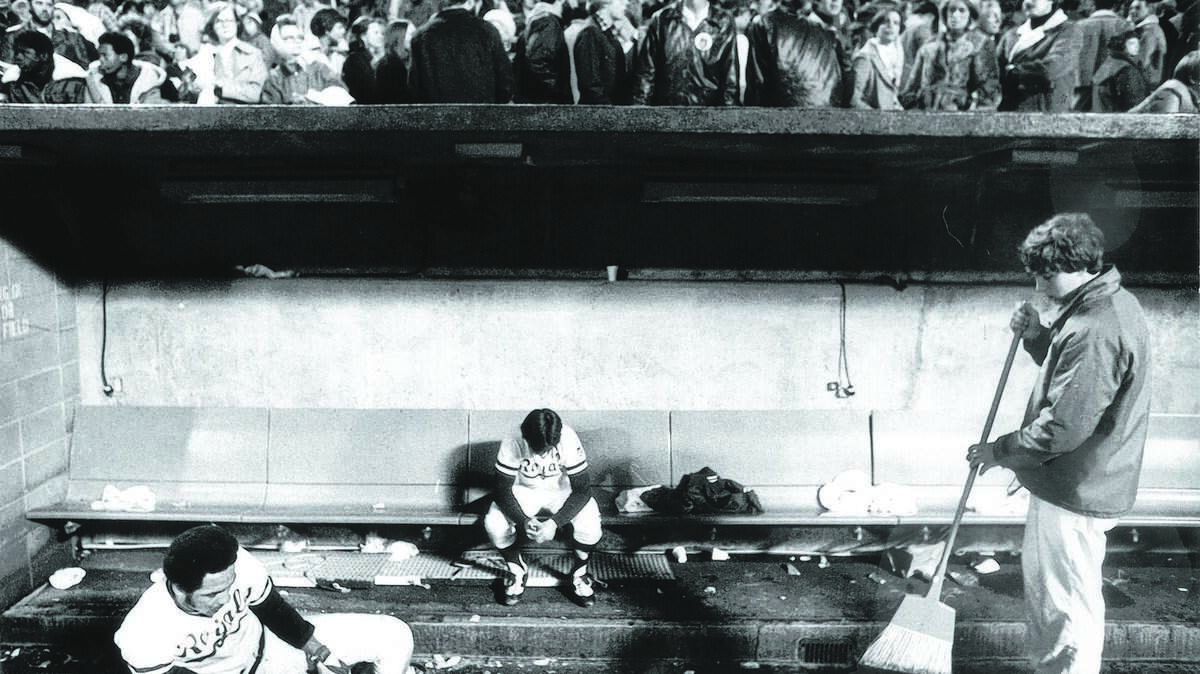 Royals shortstop Freddie Patek was a dejected figure in the dugout after the 1977 ALCS. ORG XMIT: DVUF97B