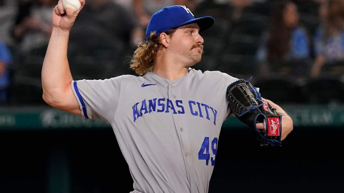 Kansas City Royals starting pitcher Jonathan Heasley throws during the first inning of the team’s baseball game against the Texas Rangers in Arlington, Texas, Thursday, May 12, 2022. (AP Photo/LM Otero)