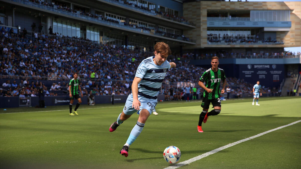 Sporting KC’s Wilson Harris (left).