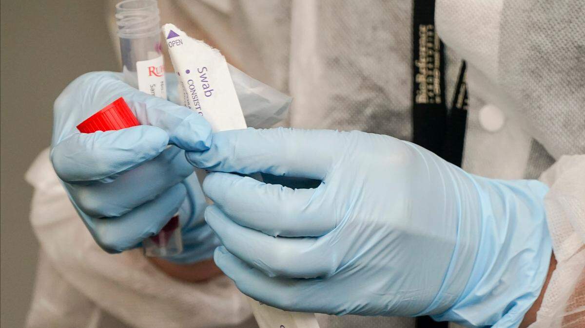 A St. Louis police union representative believes a domestic assault suspect was released from jail three hours after his arrest because he tested positive for COVID-19.