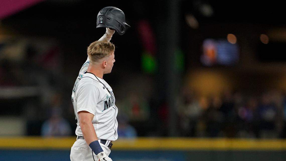 Seattle Mariners’ Jarred Kelenic tips his batting helmet to Kansas City Royals left fielder Andrew Benintendi after Benintendi made a leaping catch at the wall for the out on Kelenic during the eighth inning of a baseball game Thursday, Aug. 26, 2021, in Seattle. (AP Photo/Ted S. Warren)