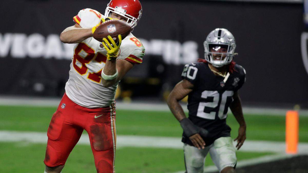Kansas City Chiefs tight end Travis Kelce (87) catches a pass for a touchdown against the Las Vegas Raiders during the second half of an NFL football game, Sunday, Nov. 22, 2020, in Las Vegas. (AP Photo/Isaac Brekken)
