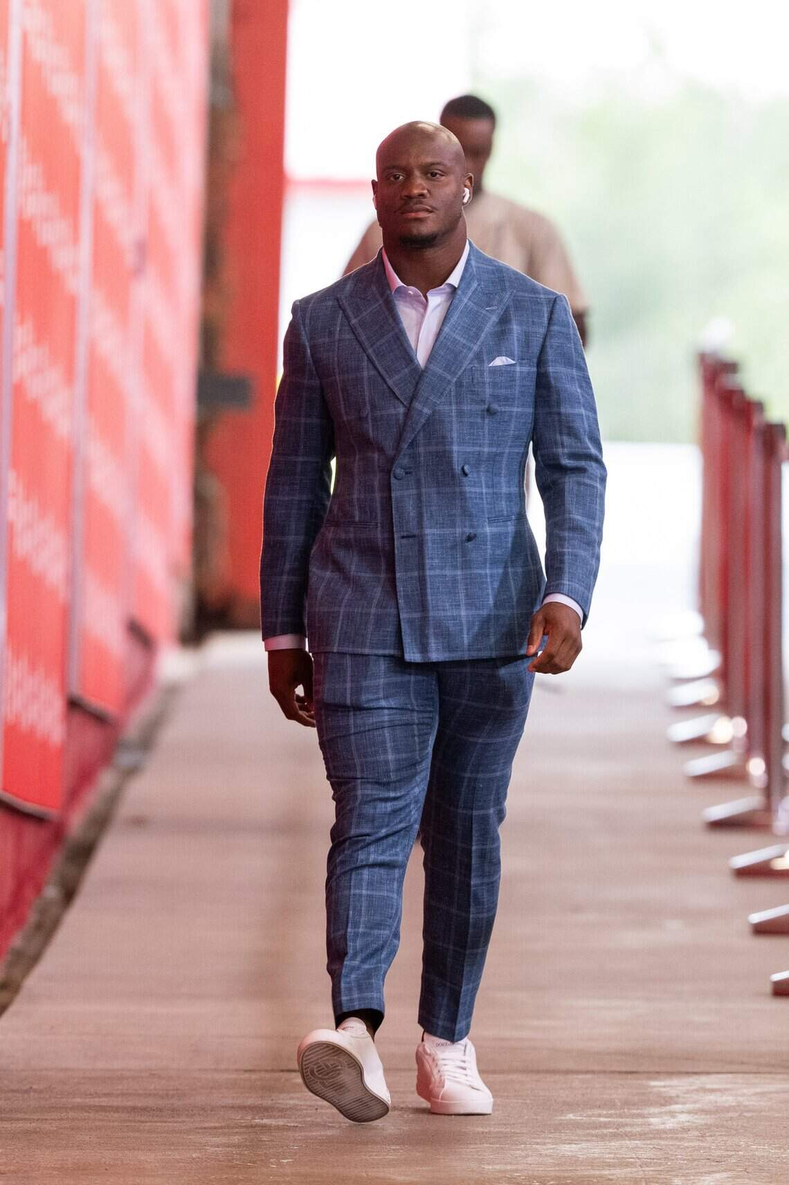 Kenneth Walker III slays in custom blue tunnel fit for 2nd home game ...