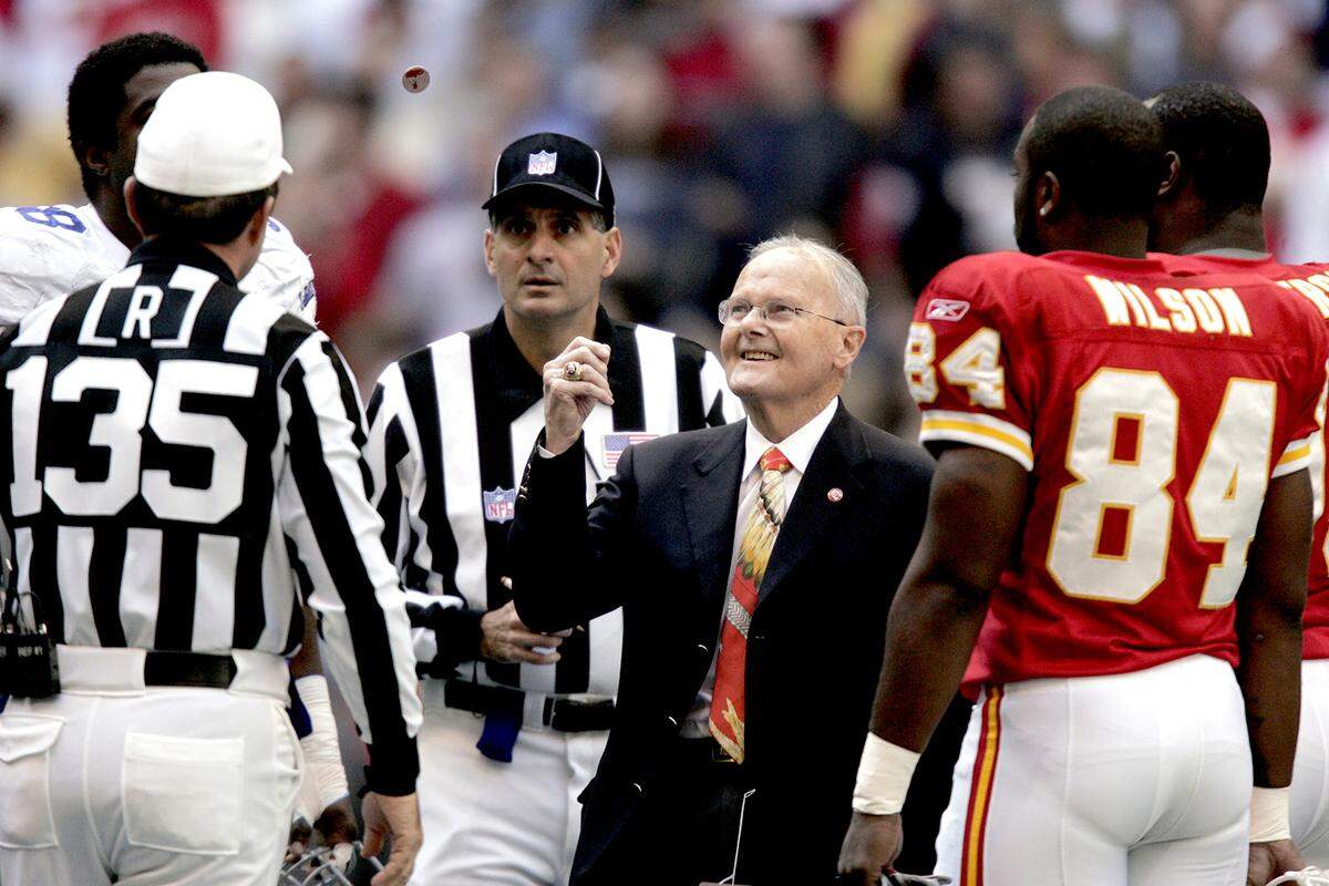 Before the Chiefs played the Cowboys in Dallas, Lamar Hunt joined his players, including Kris Wilson, for the coin toss in 2005.