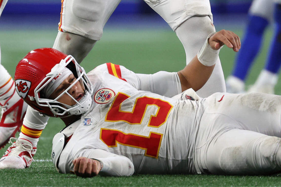 Mahomes' Supporting Cast Absent as Chiefs Fall to Seahawks