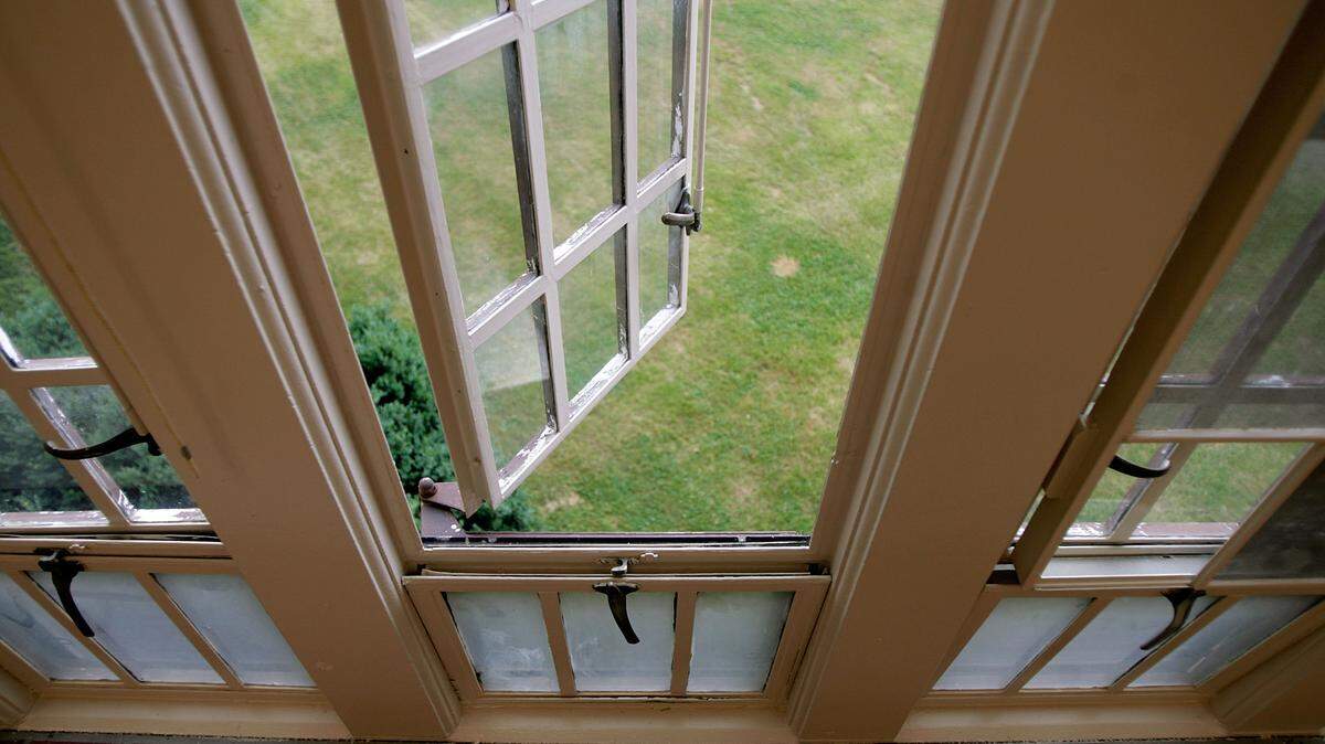 Windowsill open. (Photo by Chip Somodevilla/Getty Images)