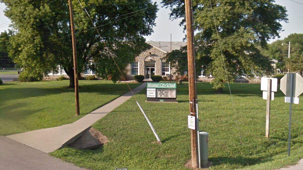 A man dressed only in underwear tried breaking into the Missouri City School Friday and fought with Clay County deputies who tried stopping him after he failed to get inside and left, a spokeswoman for the Clay County Sheriff’s Office said. This Google Maps Street View image of the area is from 2013.