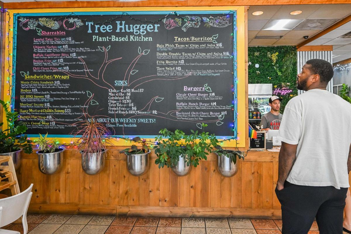 Tree Hugger’s menu focuses on turning classic dishes vegan with well-combined textures and excellent seasoning.