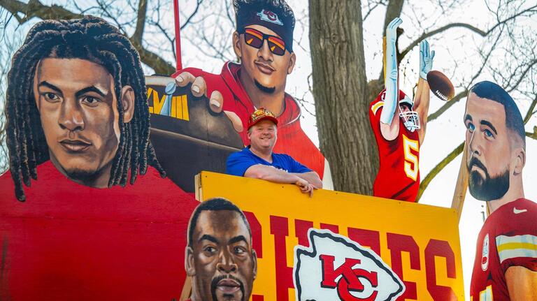 Riverside artist creates roadside art gallery of Kansas City Chiefs superstars