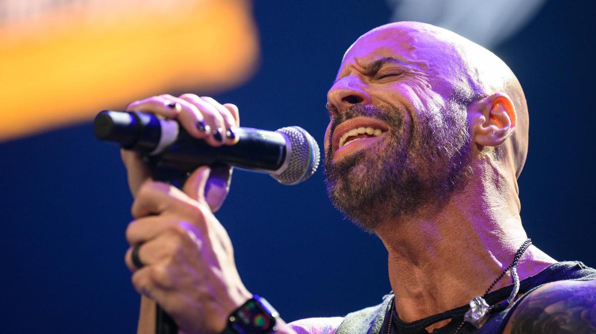 Chris Daughtry sang U2’s “One” during the Big Slick show Saturday.
