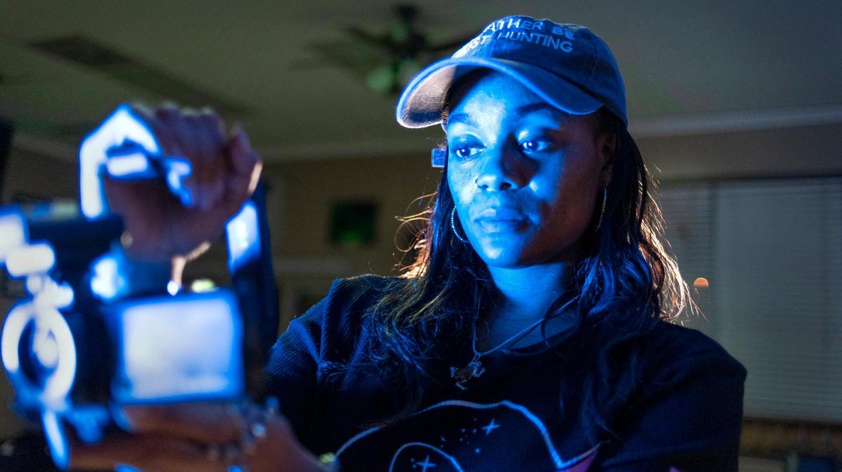You don’t believe in ghosts? Kansas City woman’s paranormal success is undeniable