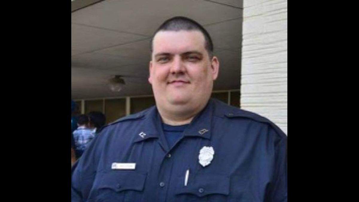 Scott Davidson, a communications specialist and paramedic with the Kansas City Fire Department, died Sunday, Nov. 22, 2020, from the coronavirus.
