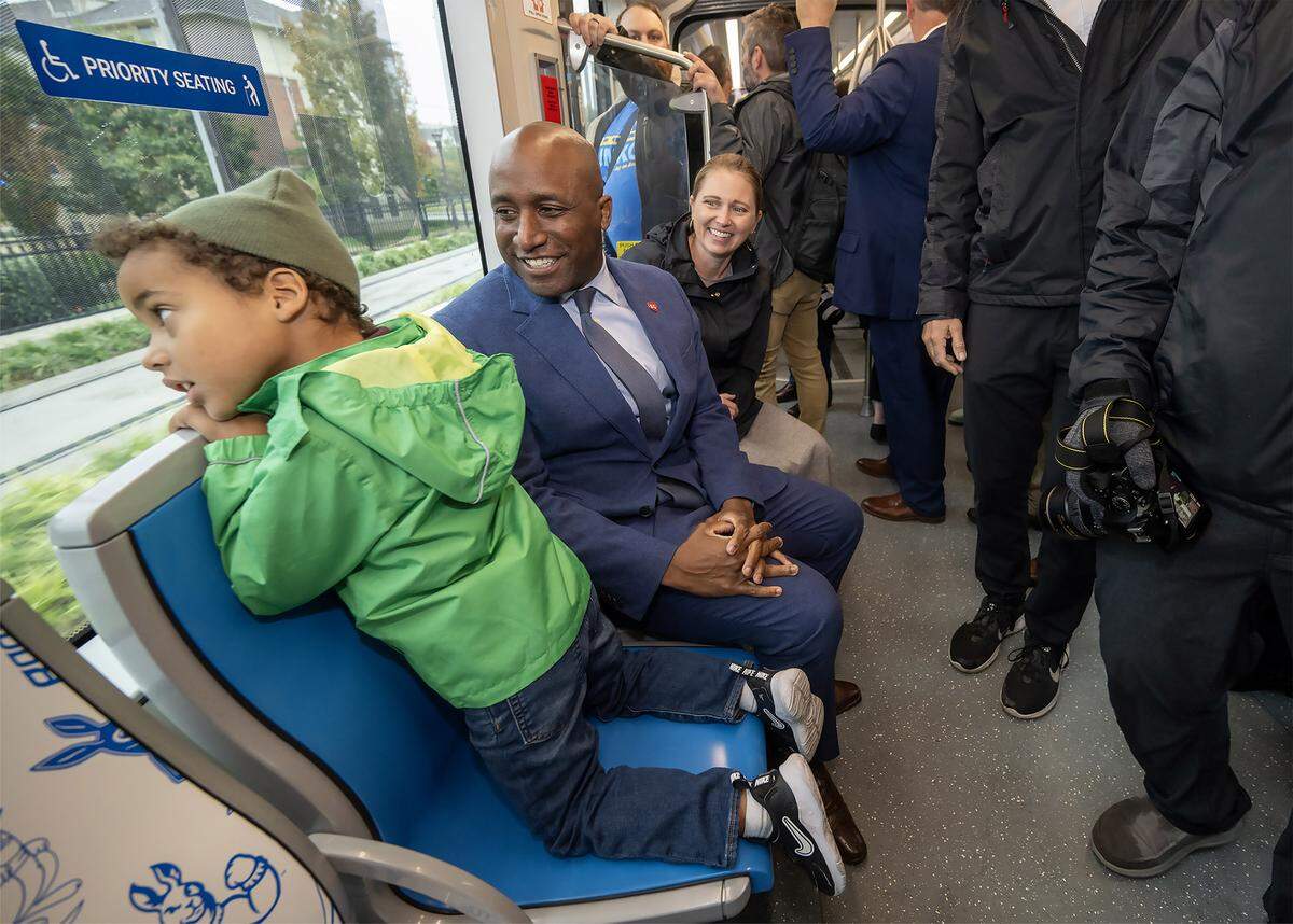 Kansas City Mayor Quinton Lucas and his wife, Katherine Carttar (right), watch their son, Bennett Carttar Lucas, look out the window during the inaugural ride of the KC Streetcar Main Street extension on Friday, October 24, 2025. The grand opening celebrated the addition of a Plaza stop and a stop at the University of Missouri-Kansas City.