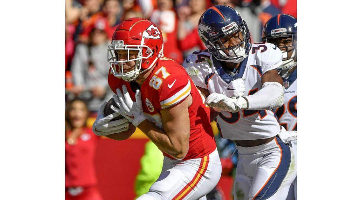 Kansas City Chiefs tight end Travis Kelce pulled in a nine-yard pass from quarterback Patrick Mahomes for a touchdown in the second quarter against the Broncos in Kansas City. It was Mahomes’ 23rd touchdown pass of the 2018 regular season.