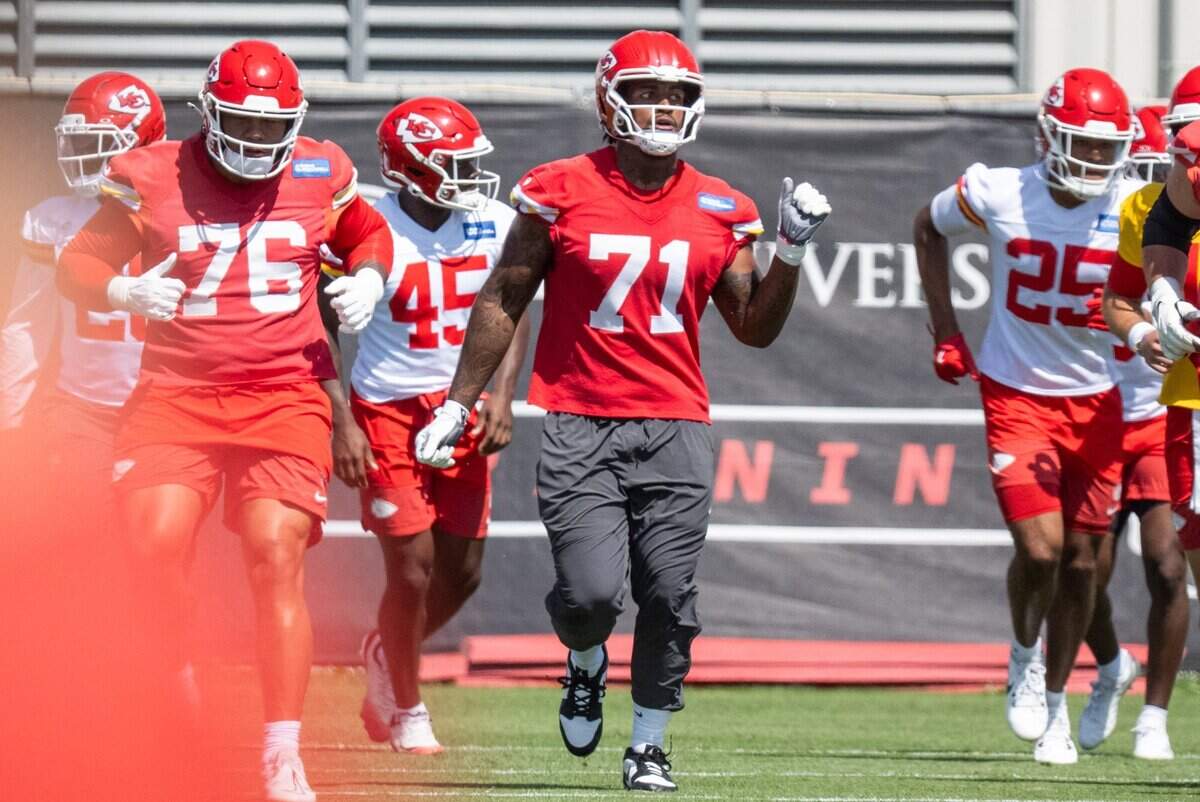 Kansas City Chiefs offensive lineman Josh Simmons jogs during warms up on the first day of minicamp, Tuesday, June 9, 2026, in Kansas City.
