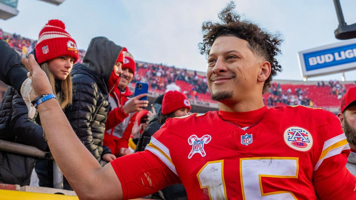 Kansas City Chiefs quarterback Patrick Mahomes (15) smiles while greeting fans and giving them high fives following the Chiefs’ 27-19 victory over the Houston Texans on Saturday, Dec. 21, 2024, at GEHA Field at Arrowhead Stadium.