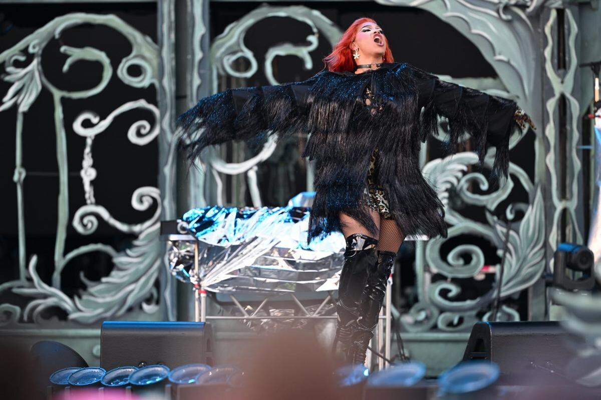 Drag performer Jadoré Aimee performs as one of the opening acts before the Chappell Roan concert on Saturday, Oct. 4, 2025, at the National WWI Museum and Memorial in Kansas City.