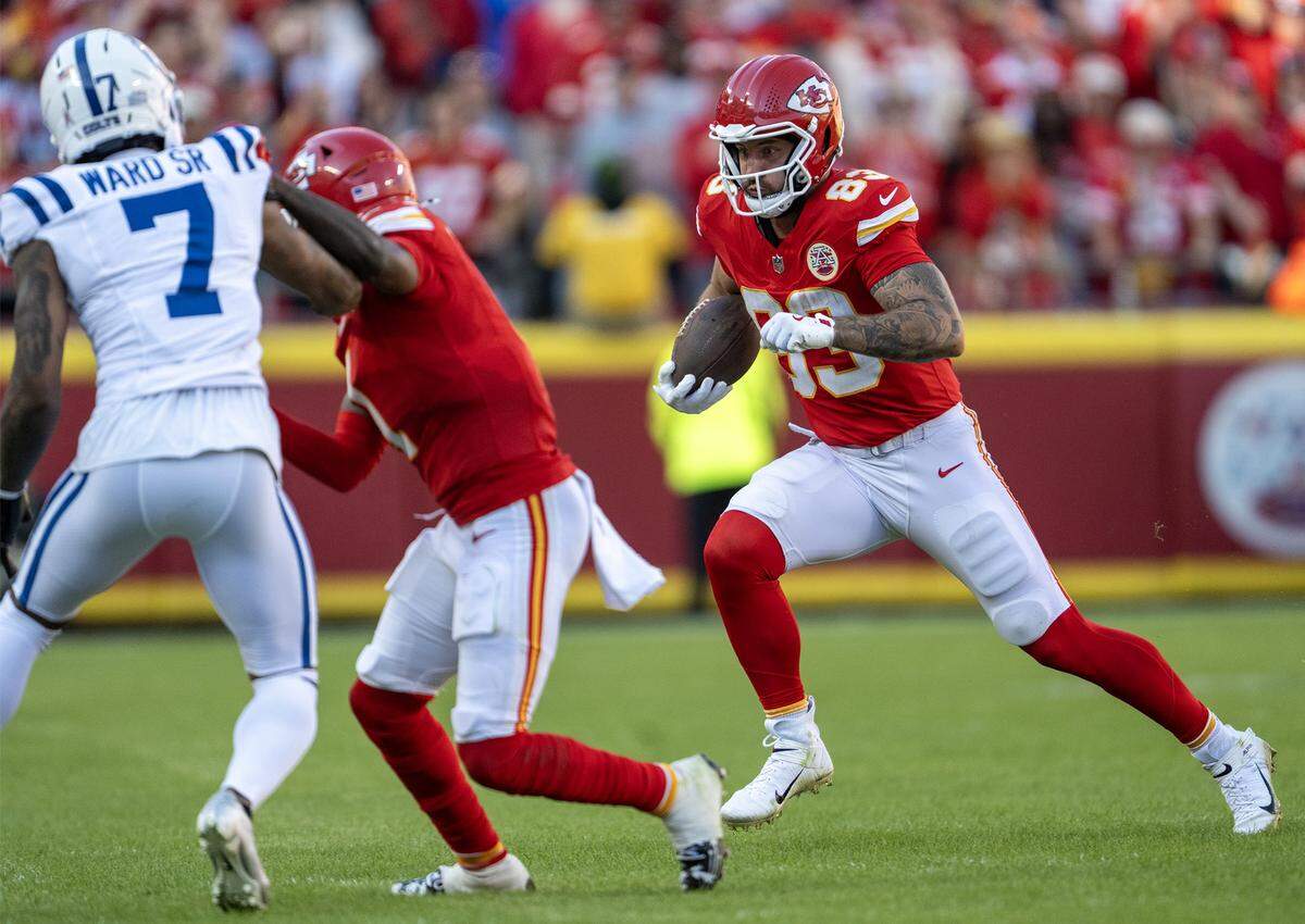 Chiefs tight end Noah Gray (No. 83) looks for yardage during an NFL Week 12 game against the Indianapolis Colts at GEHA Field at Arrowhead Stadium in Kansas City on Sunday, Nov. 23, 2025.