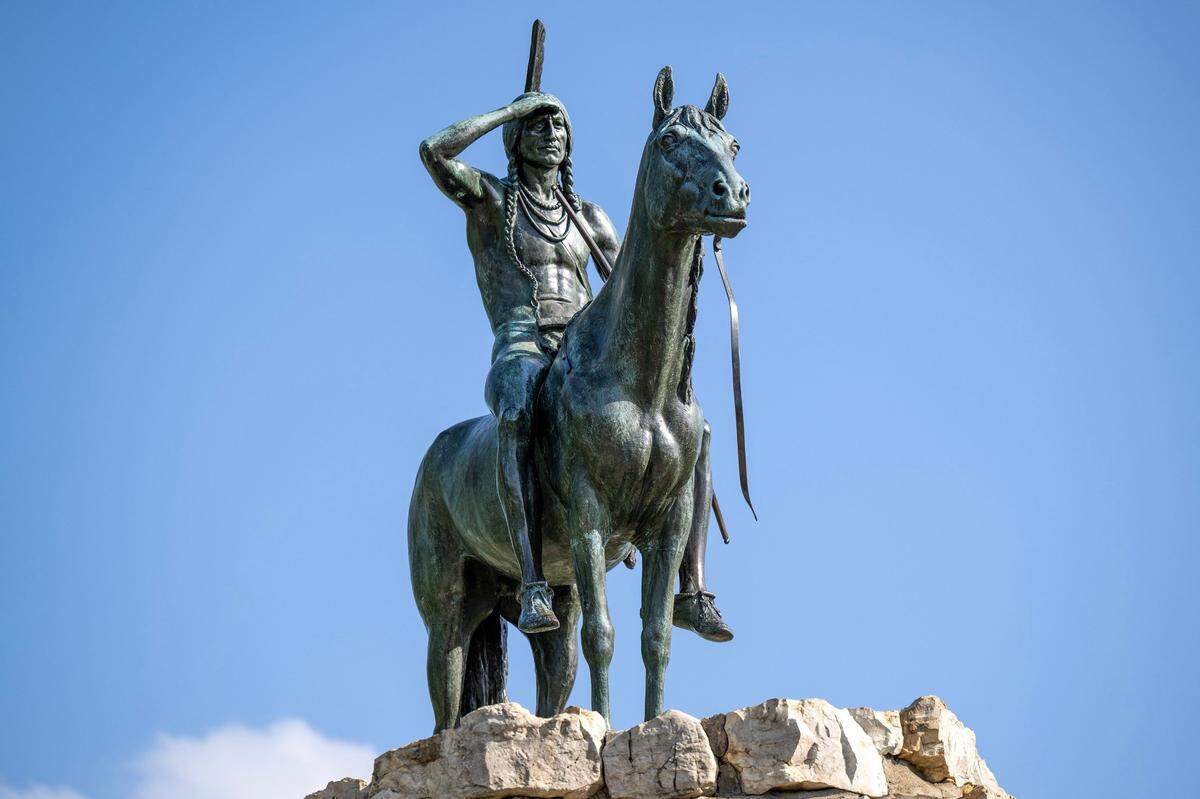 “It seems as though it’s an Indigenous person who could be scouting for buffalo, could be scouting for enemies, could be scouting for water, could be looking for God,” said Bob Prue, a board member of the Kansas City Indian Center.