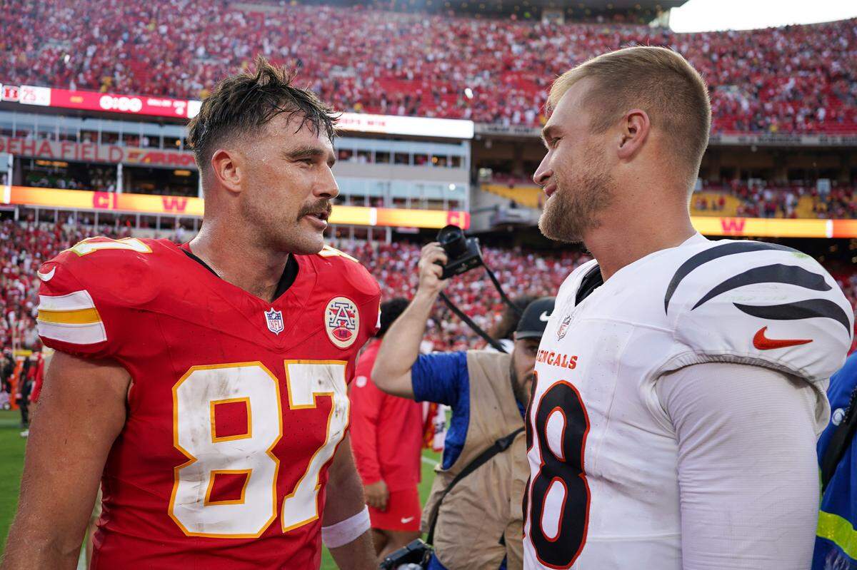 Kansas City Chiefs tight end Travis Kelce (87) talks with Cincinnati Bengals tight end Mike Gesicki (88) after the game at GEHA Field at Arrowhead Stadium.