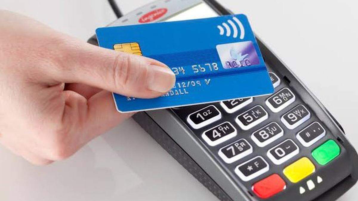 A South Boardman woman used her deceased mom’s identity and credit card for over $12,000 in charges, cops say. Michigan state police arrested her after brother reported it.