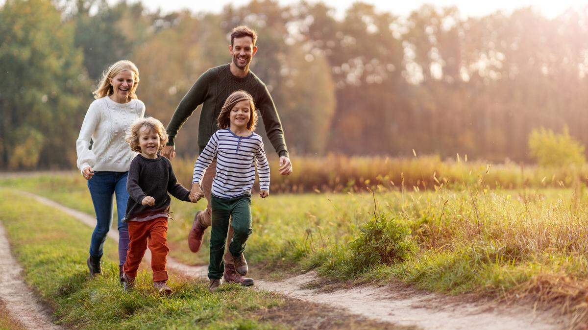 Hook Farms offers a wide selection of lots, many backing to treed and greenspace views. A creek and a mature tree line winds through the center of the property, creating wonderful views from the surrounding lots.