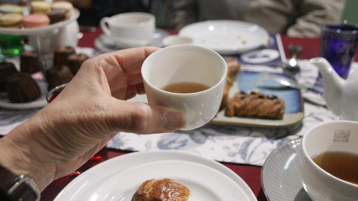 Emilie’s French Teas offers a tea party experience for 6-12 people. Each person can pick a different flavor of tea, from black to green, matcha oolong, white, rooibos and honeybush and tisanes varieties.
