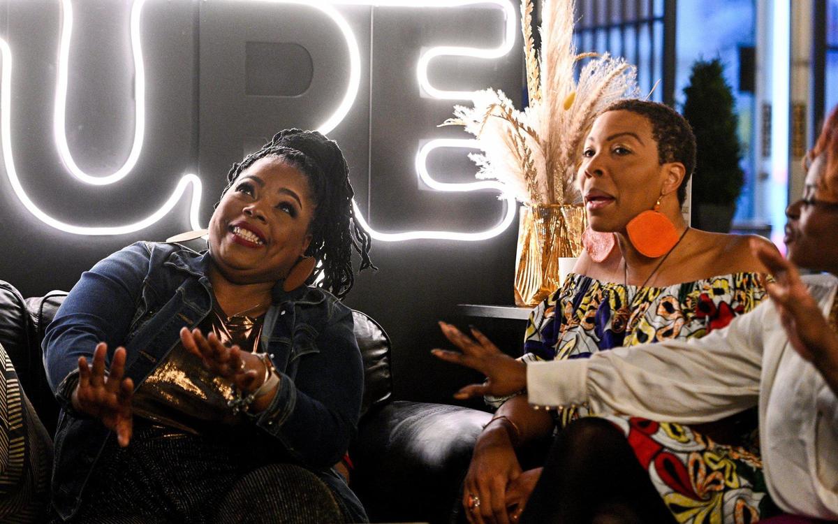 Denisha Jones owner of Sweet Peaches Cobblers, Shafeeqa Small, owner of Plantchicks, and other panelists share a fun moment as they chat before the event. The Blakk Co., a social club in Kansas City for men of color, for the first time held a series of events intended to provide networking opportunities for women of color. The final event, Wednesday, March 30, 2022, focused on the culinary industry.