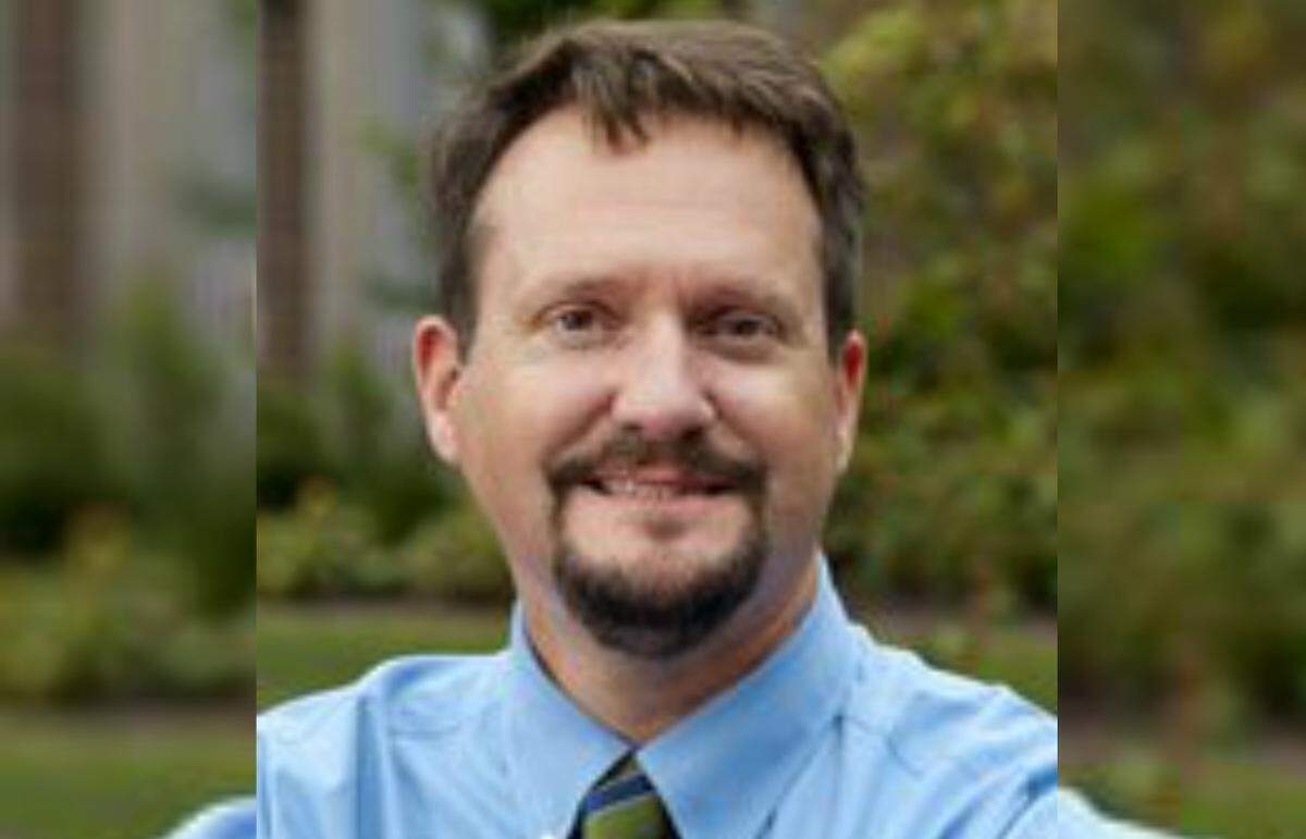 Richard Arend said he was fired by the University of Missouri-Kansas City for trying to expose wrongdoings in its pursuit of academic rankings. UMKC said he was fired for other reasons.