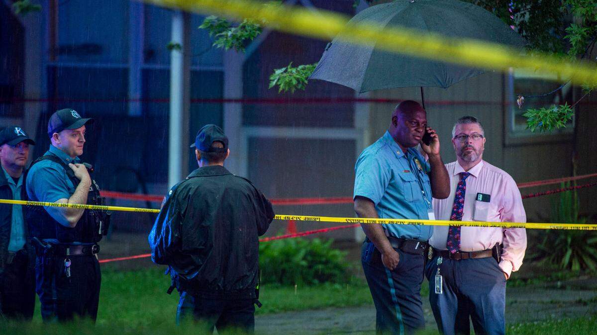 Kansas City Officers discuss and make calls after a shooting on 50th and Vista, Friday, June 25, 2021 in Kansas City, Kan.
