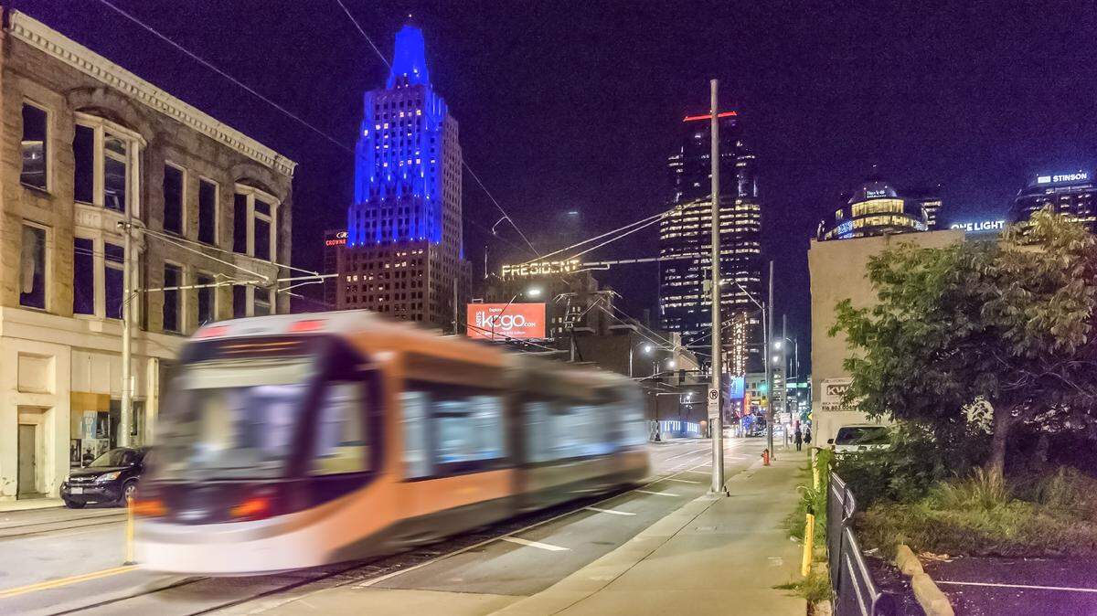 A streetcar makes its way down Main Street to the River Market.