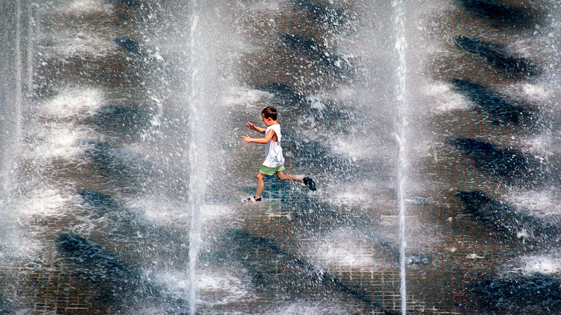 Kansas City Crown Center fountains were a kids’ oasis for decades. Why did the fun dry up?