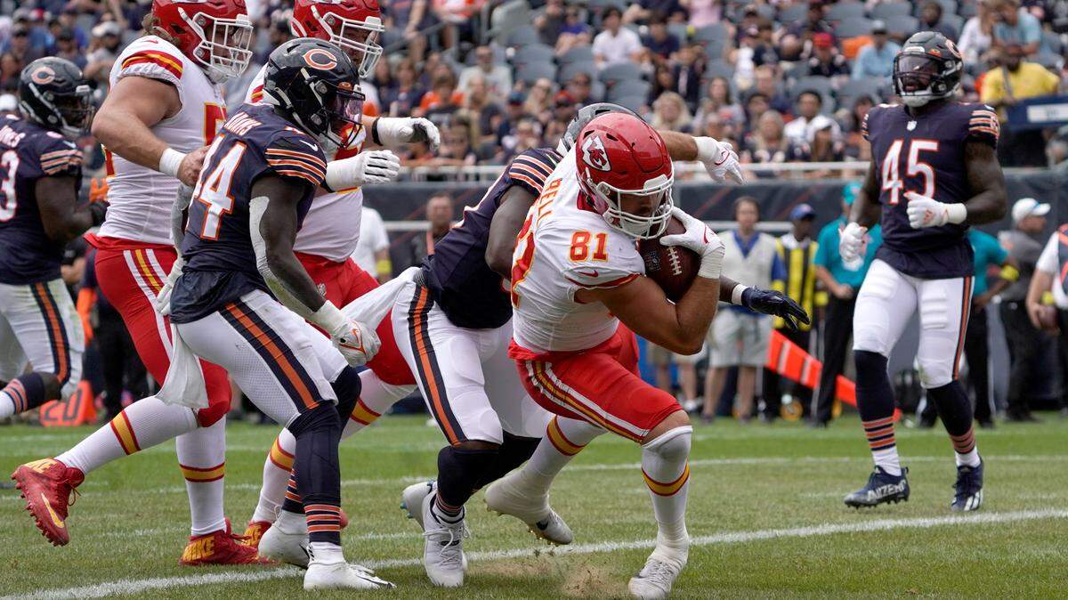 Kansas City Chiefs tight end Blake Bell scores during the first half of an NFL preseason football game against the Chicago Bears Saturday, Aug. 13, 2022, in Chicago. (AP Photo/David Banks)