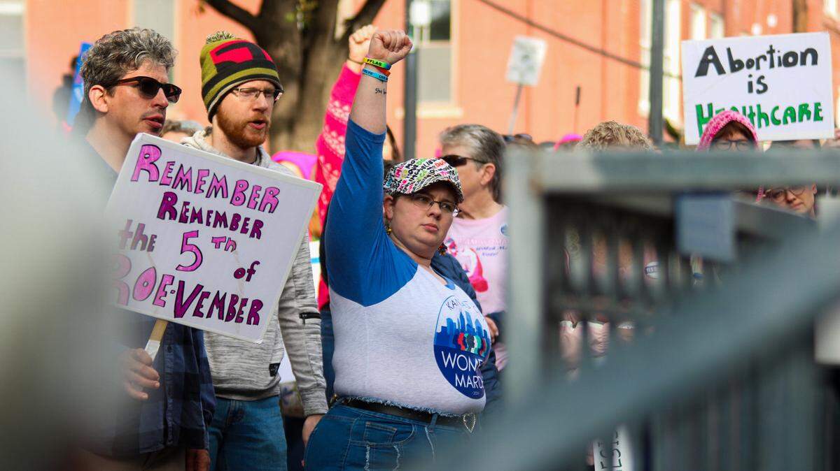 Sophia Riada/Belfast Crow Blackstar raises their fist in the air during a speech before a women’s rights march in Kansas City on Nov. 2, 2024. Advocates promoted a “Yes” vote on Amendment 3 in Missouri ahead of the 2024 General Election.