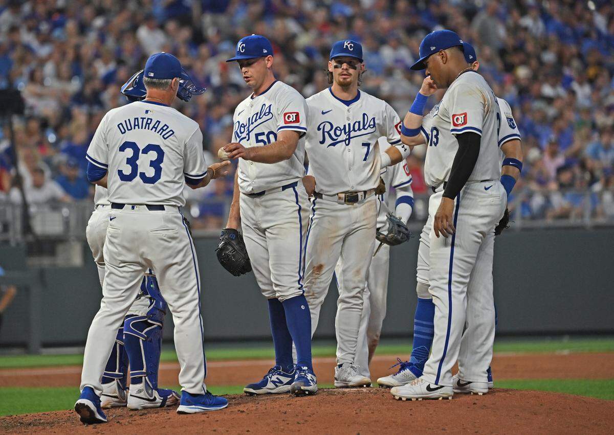 Kansas City Royals manager Matt Quatraro (33) relieves Kansas City Royals relief pitcher Kris Bubic (50) in the ninth inning against the Chicago Cubs at Kauffman Stadium on Jul 27, 2024 in Kansas City, Missouri, USA.