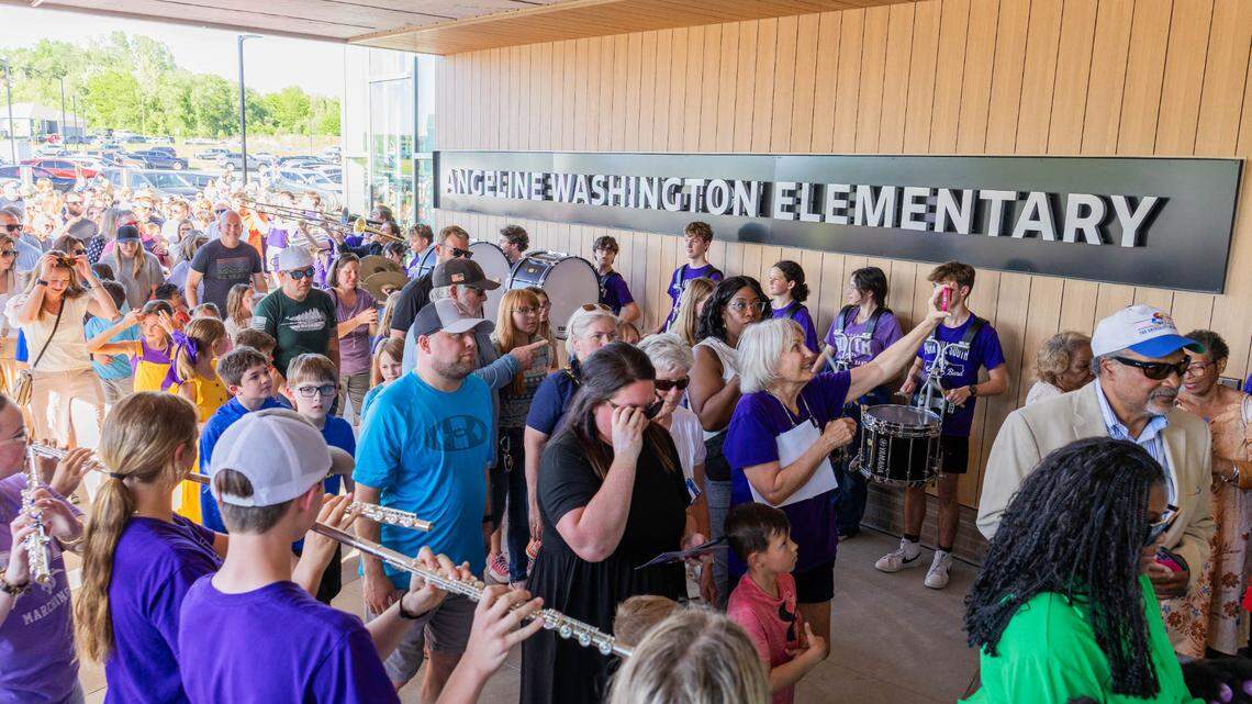 Park Hill School District welcomes patrons into the newest school, Angeline Washington Elementary.