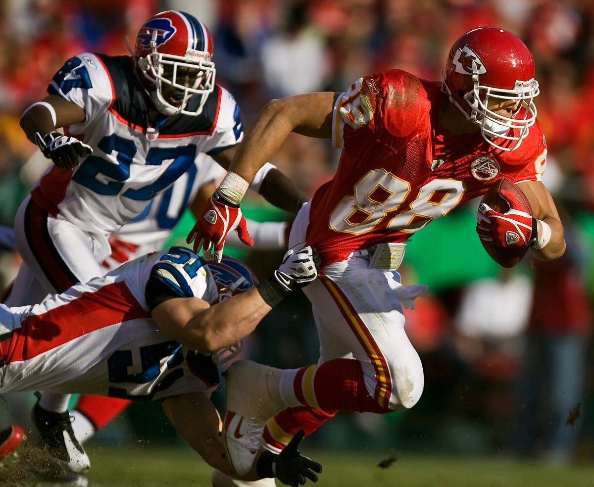 Kansas City Chiefs tight end Tony Gonzalez led all Chiefs receivers with 113 yards on ten catches against the Buffalo Bills on Nov. 23, 2008, at Arrowhead Stadium.