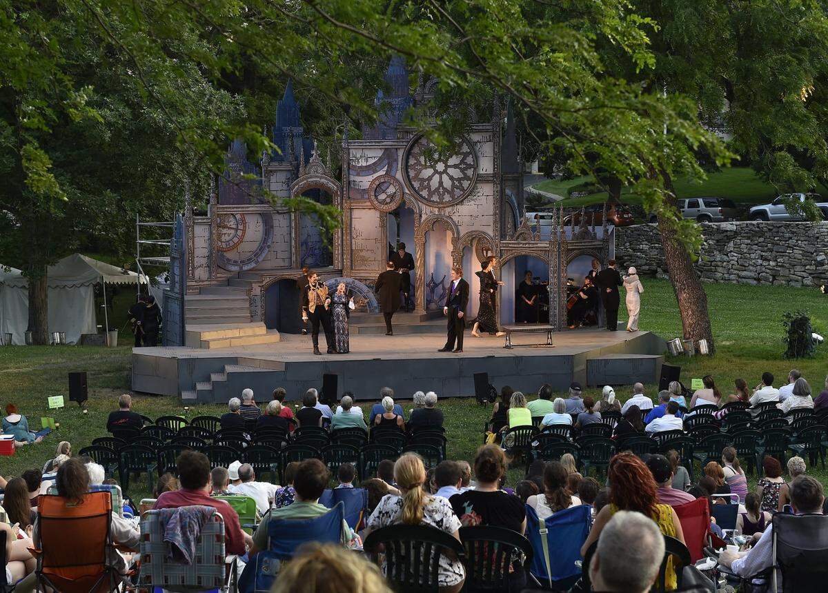 The Heart of America Shakespeare Festival at Southmoreland Park will present “Hamlet” beginning Tuesday, June 16.