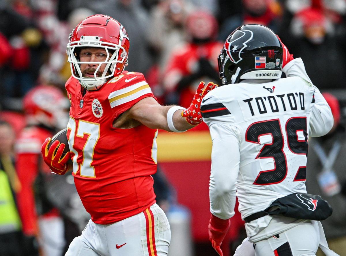 Kansas City Chiefs tight end Travis Kelce (87) fends off Houston Texans linebacker Henry To’oTo’o (39) on a catch and run in the second quarter during the AFC Divisional Round playoff game on Saturday, Jan. 18, 2025, at GEHA Field at Arrowhead Stadium.