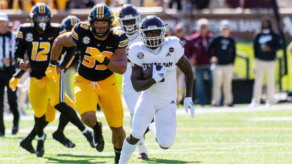 Texas A&M running back Devon Achane, right, runs past Missouri’s Chris Turner, left, during the first quarter of an NCAA college football game Saturday, Oct. 16, 2021, in Columbia, Mo. (AP Photo/L.G. Patterson)