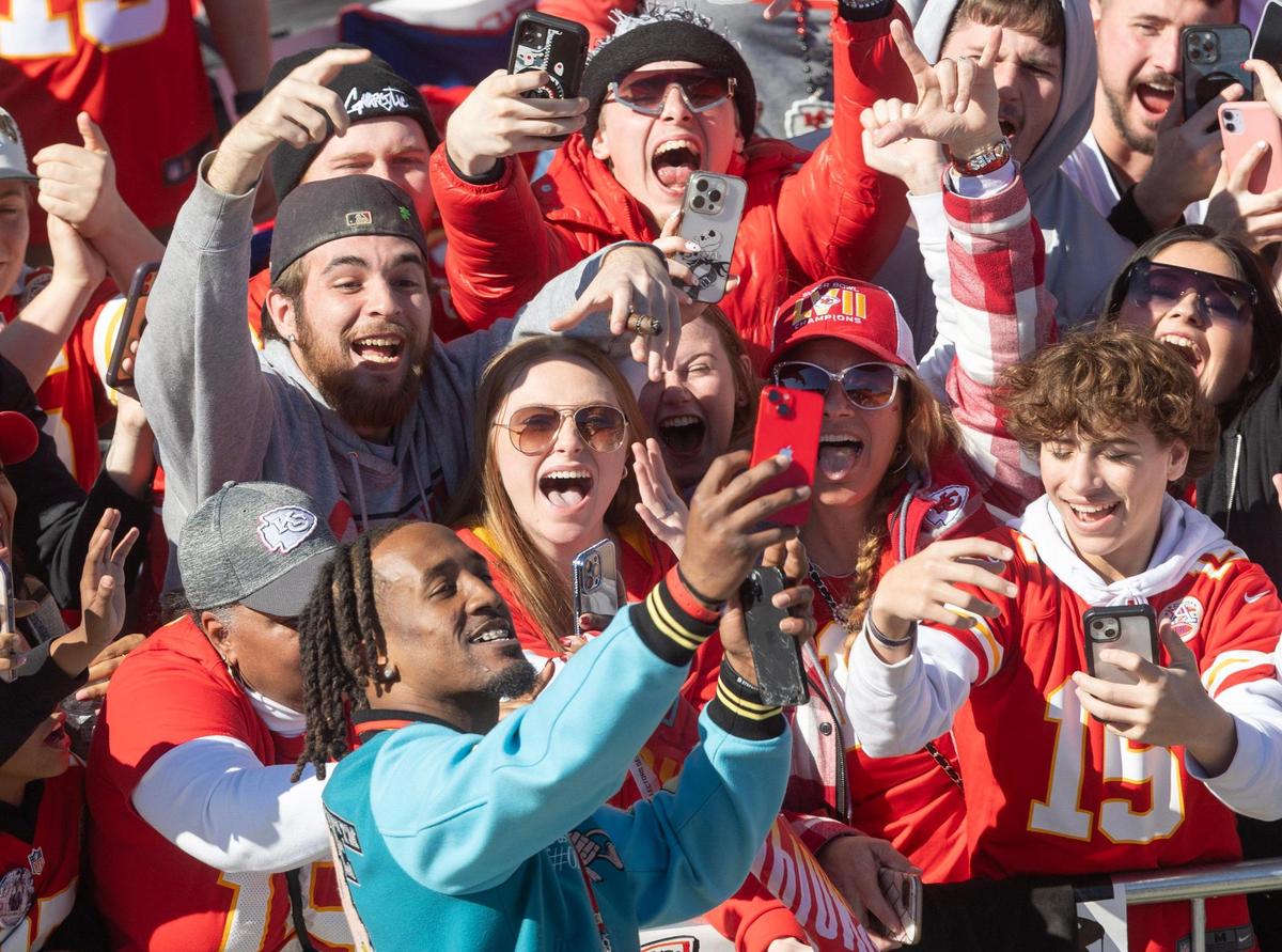 L’Jarius Sneed takes a selfie with fans as the Chiefs’ Super Bowl parade makes it’s way down Grand Boulevard on Wednesday.