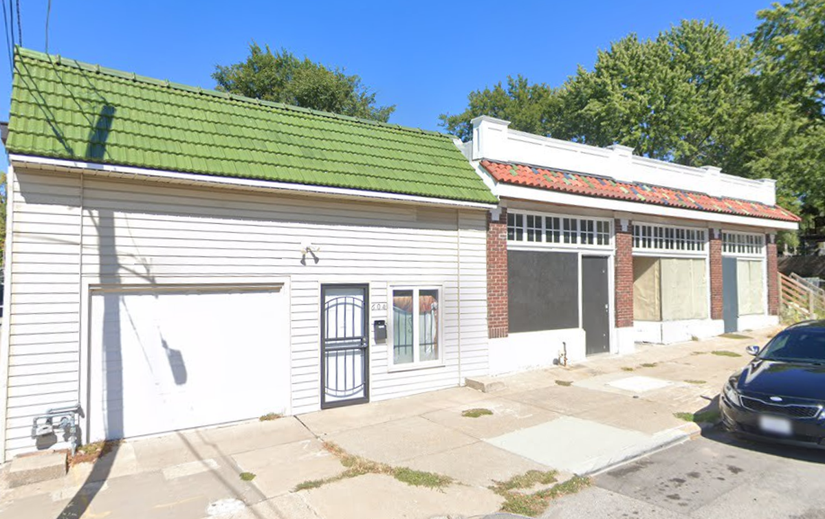 Le Buzz and Jonny Bakes will open inside an old building at 604 E 34th St.