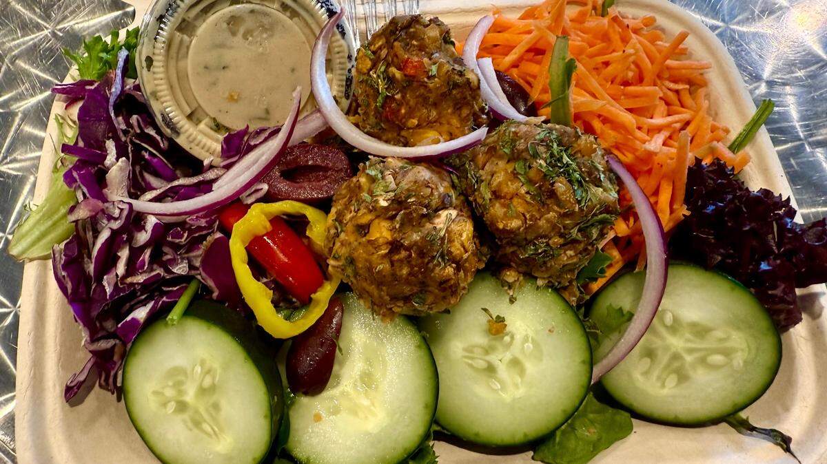 Gigi’s Vegan + Wellness Cafe offers a falafel bowl, smoothies, juice and more.