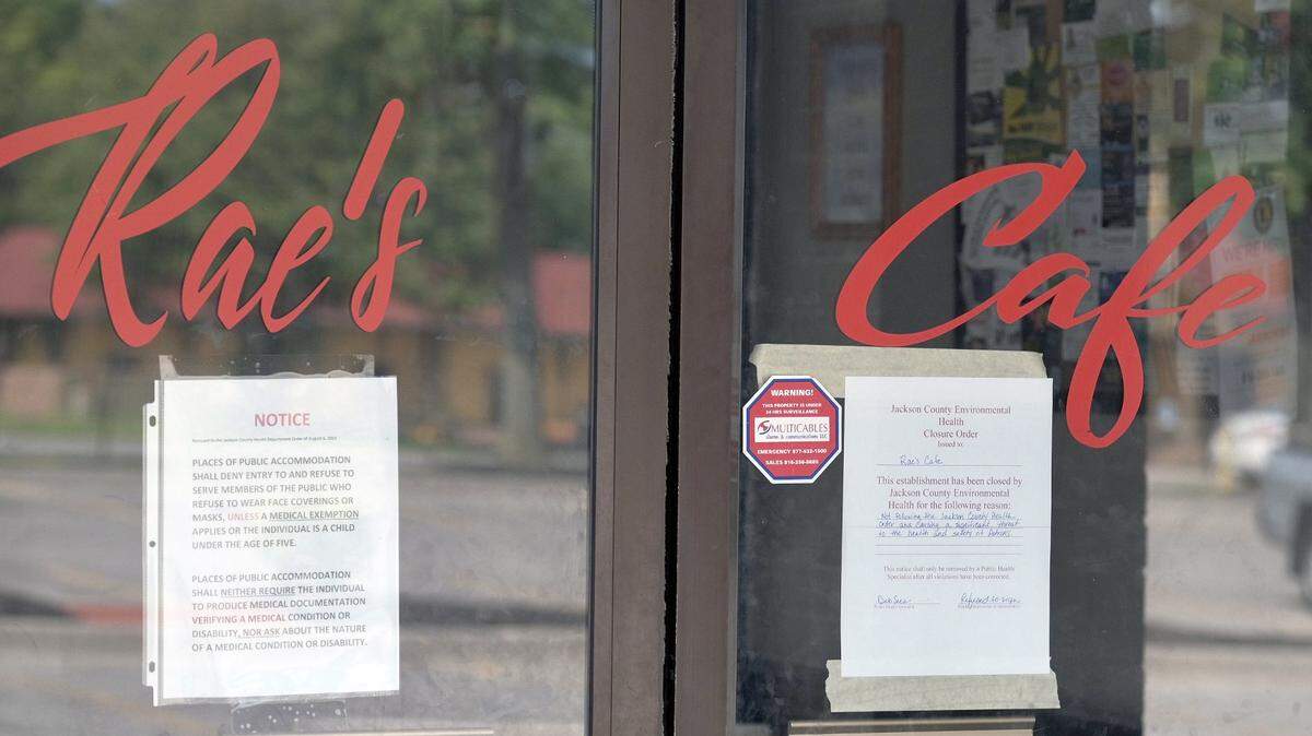 Blue Springs cafe will get new judge for mask-order case as it remains open in defiance