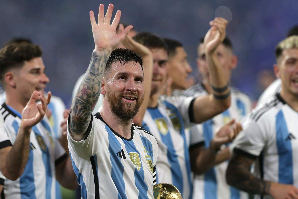 Lionel Messi and his Argentina teammates celebrate with the FIFA World Cup trophy at Estadio Unico Madre de Ciudades in Santiago del Estero, Argentina on March 28, 2023.