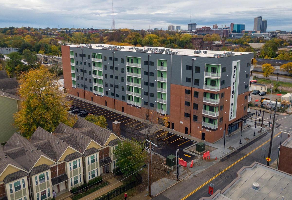 After breaking ground in the Spring of 2022, a new six-story, $26 million apartment complex is nearing completion at 1901 Vine St., in the Kansas City’s 18th & Vine Jazz District. The developer hopes to open the building for tenants in November.