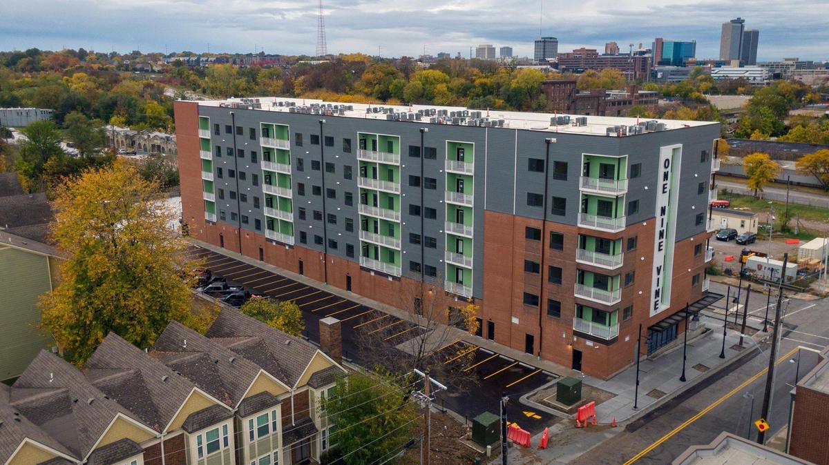 After breaking ground in the Spring of 2022, a new six-story, $26 million apartment complex is nearing completion at 1901 Vine St., in the Kansas City’s 18th & Vine Jazz District. The developer hopes to open the building for tenants in November.