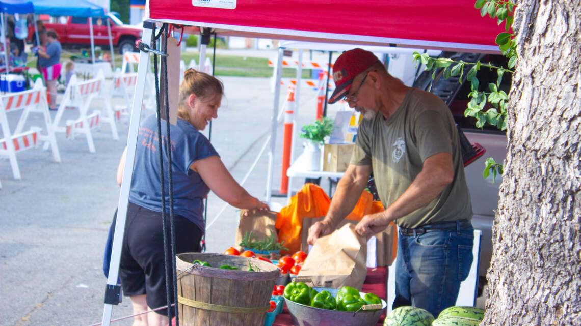 ‘It has that nice hometown feel.’ Peculiar farmers market draws faithful crowd
